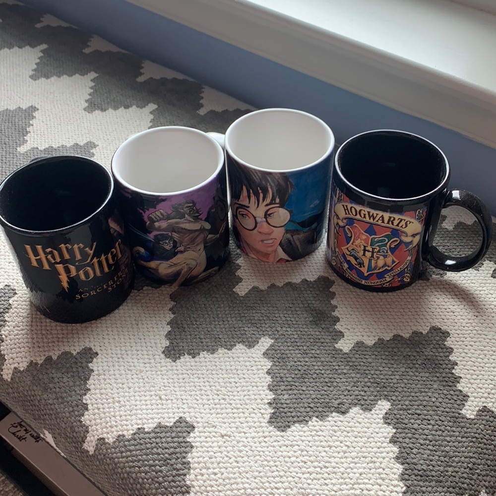 4 Harry Potter Mugs